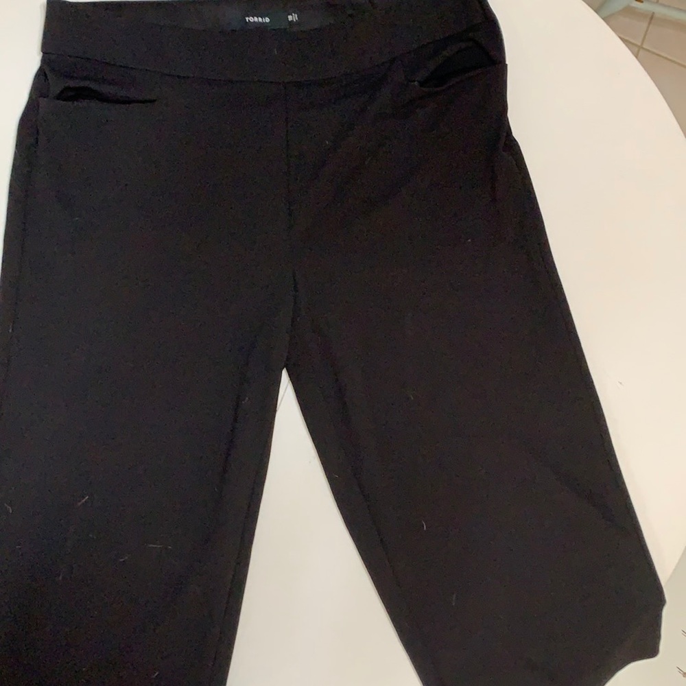 Black torrid dress capris.